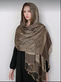 Elegant and cozy, this women’s fashion scarf combines timeless style with everyday comfort.