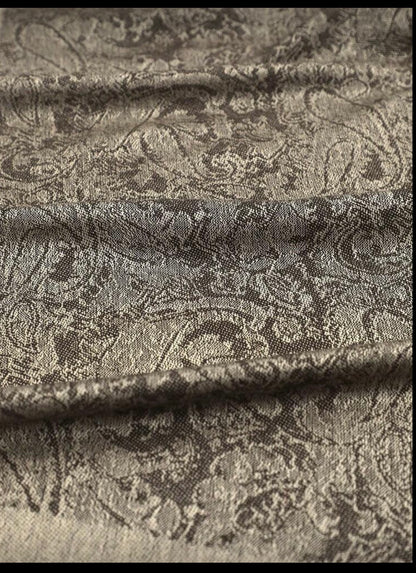 Elegant and cozy, this women’s fashion scarf combines timeless style with everyday comfort.