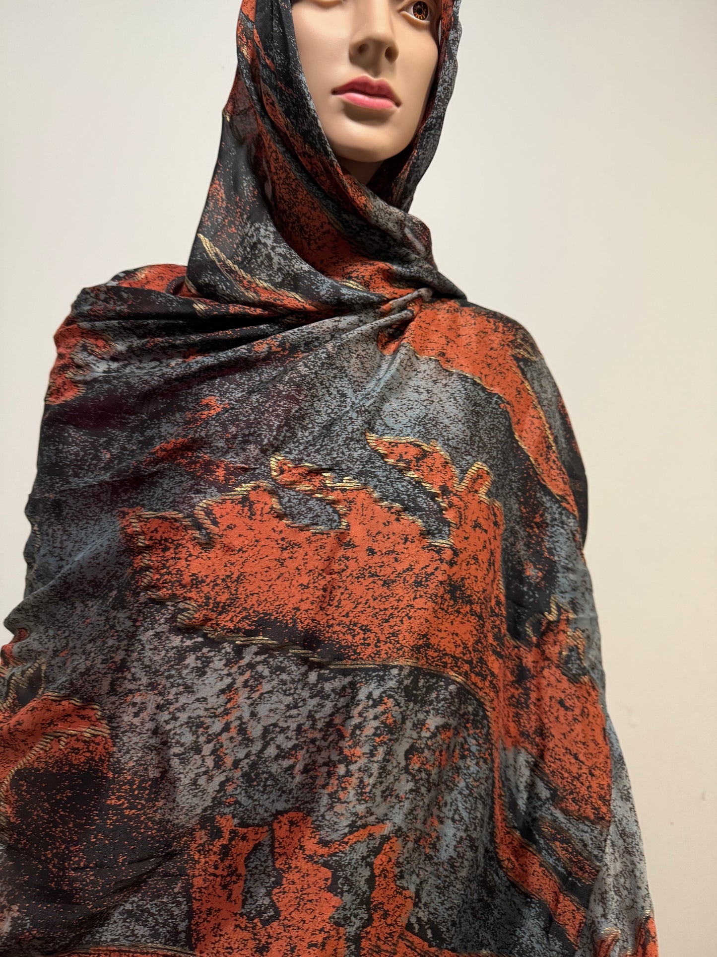 An ultra-soft, feather-light head scarf designed to move with you. Breathable, gentle on hair, and perfect for all-day comfort