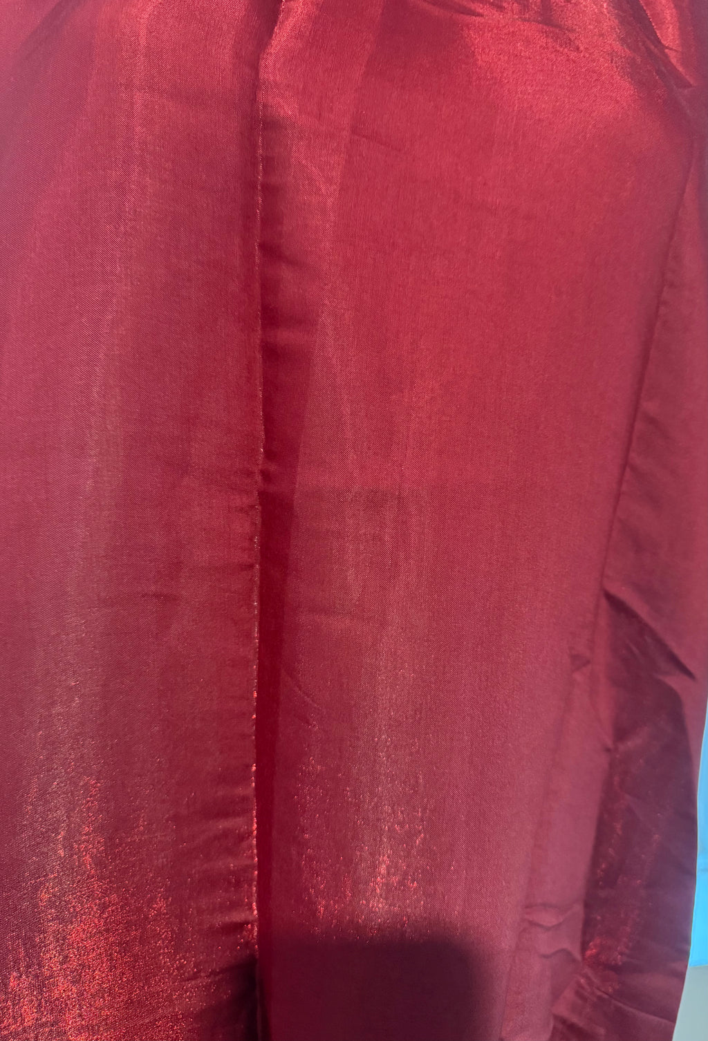 Elegant Burgundy Sleeveless inner Abaya – Lightweight & Comfortable Design