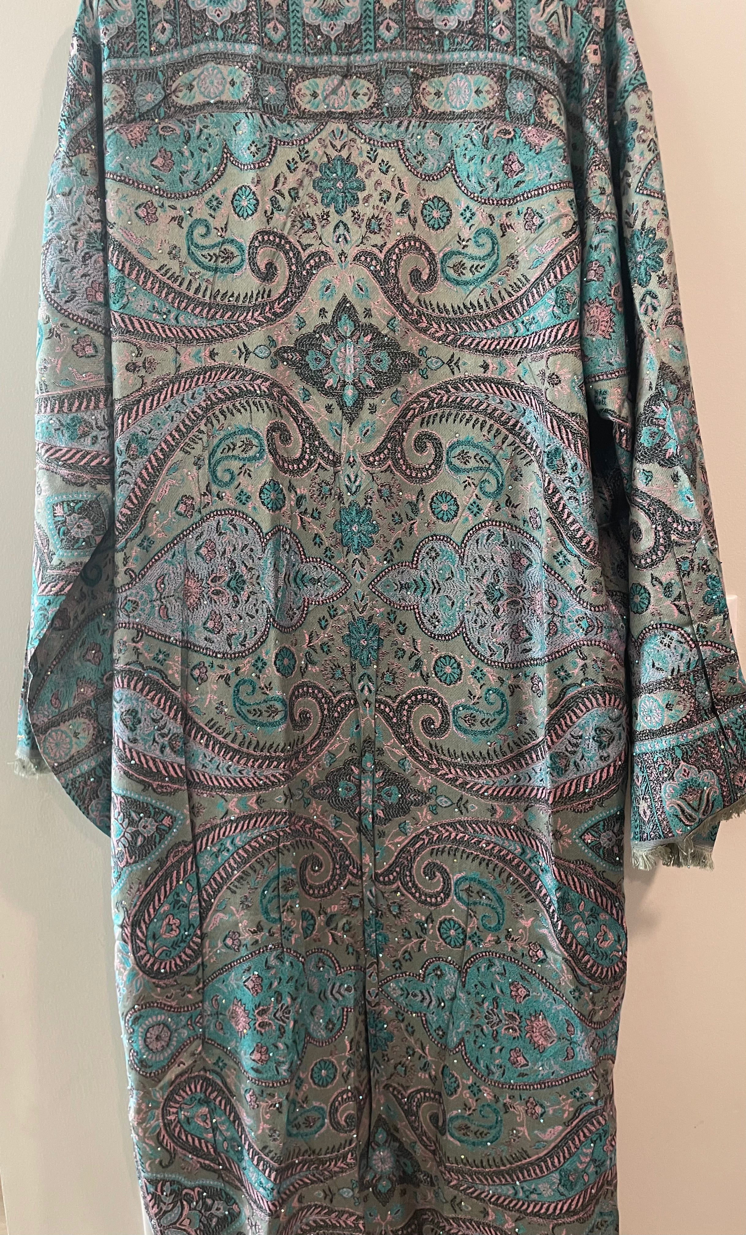 Elegant Pashmina Pattern Open Abaya – Soft Neutral Paisley Design