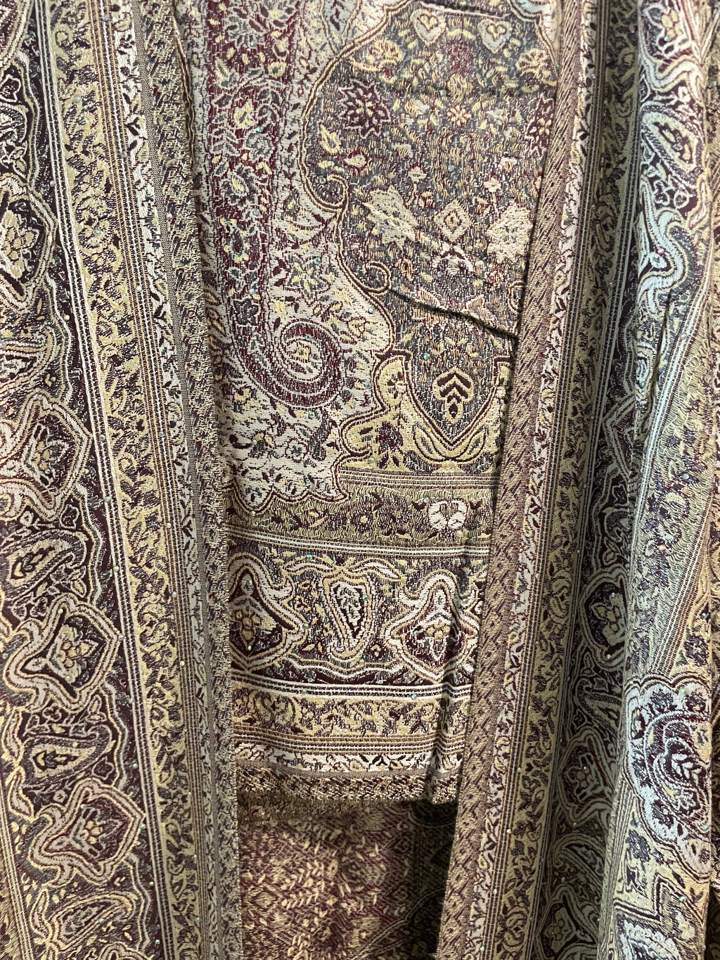 Elegant Pashmina Pattern Open Abaya – Soft Neutral Paisley Design