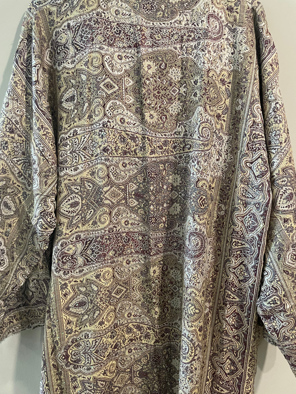 Elegant Pashmina Pattern Open Abaya – Soft Neutral Paisley Design